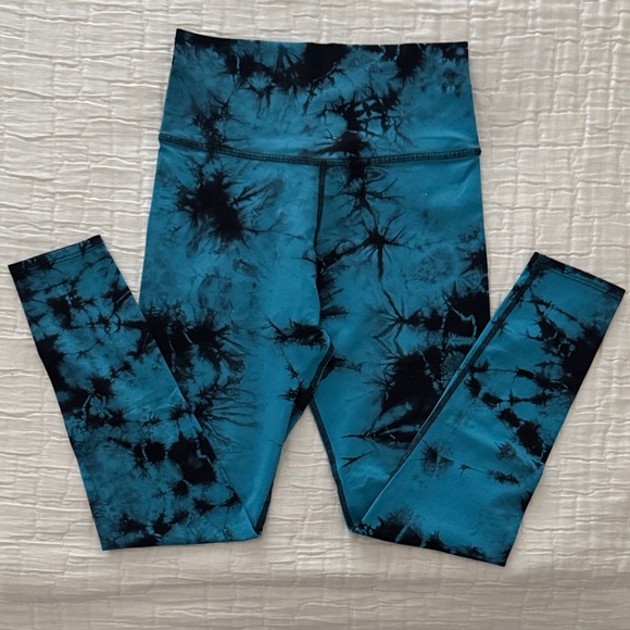 Electric & Rose Women’s 2pc bundle Tie-Dye Leggings and Bike Shorts - Picture 3 of 4